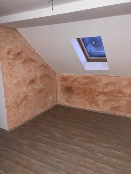 Reinsdorf (Landkreis Zwickau) Gemütliche DG 2-Zimmer mit Einbauküche, Laminat, Wannenbad und Balkon in guter Lage! Wohnung mieten