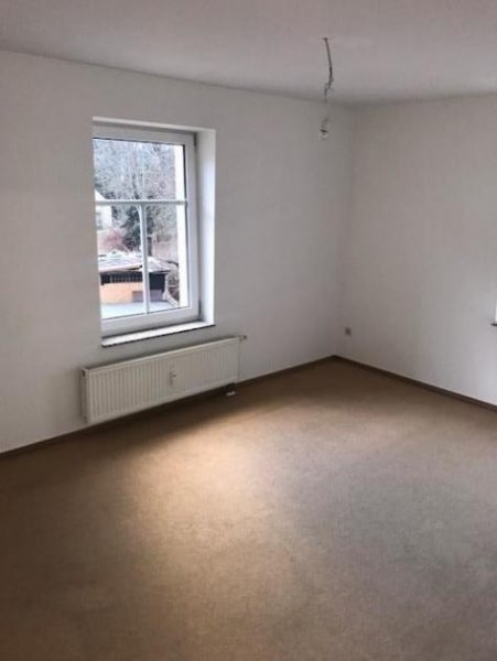 Reinsdorf (Landkreis Zwickau) Großzügige 3-Zimmer mit Laminat, Balkon, EBK, SP und Wannenbad in ruhiger Lage! Wohnung mieten