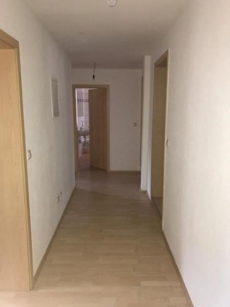 Reinsdorf (Landkreis Zwickau) Großzügige 3-Zimmer mit Laminat, Balkon, EBK, SP und Wannenbad in ruhiger Lage! Wohnung mieten