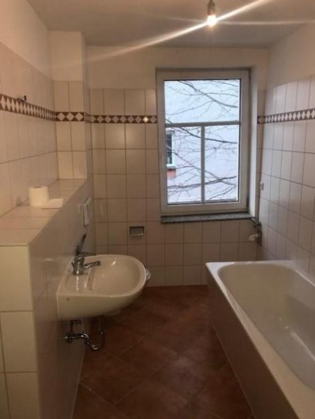 Reinsdorf (Landkreis Zwickau) Großzügige 3-Zimmer mit Laminat, Balkon, EBK, SP und Wannenbad in ruhiger Lage! Wohnung mieten