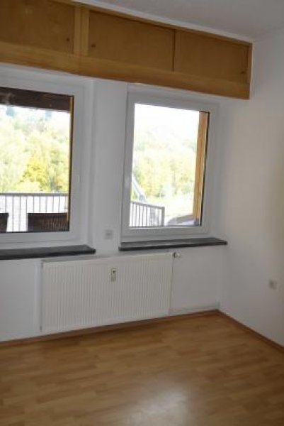 Auerbach/Vogtl 4 Zimmer mit KB, Balkon, Keller - neu Saniert Auerbach / Vogtl. Wohnung mieten