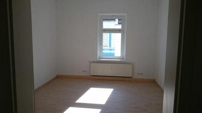 Glauchau Großzügige 2-Zimmer mit Laminat, sep. WC und Dusche im Zentrum Wohnung mieten