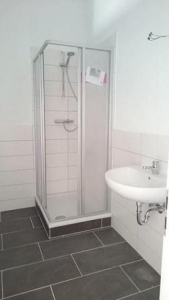 Glauchau Großzügige 2-Zimmer mit Laminat, sep. WC und Dusche im Zentrum Wohnung mieten