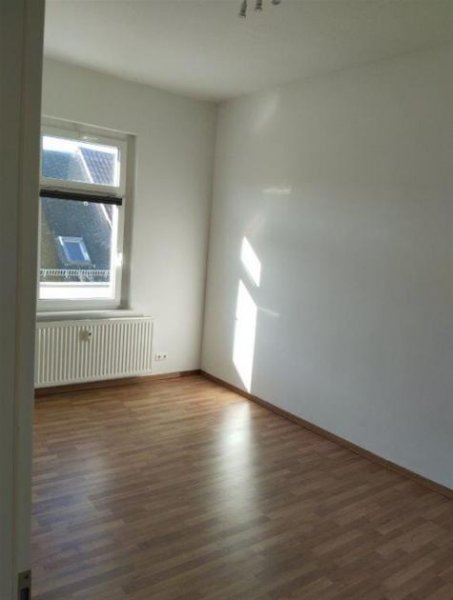 Glauchau Großzügige 3-Zimmer mit Einbauküche, Laminat, sep. WC und Wannenbad im Zentrum! Wohnung mieten