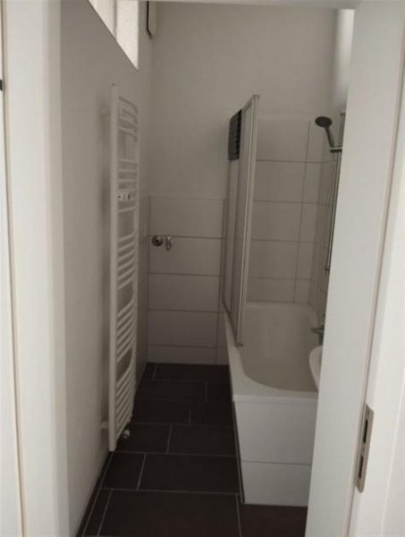 Glauchau Großzügige 3-Zimmer mit Einbauküche, Laminat, sep. WC und Wannenbad im Zentrum! Wohnung mieten