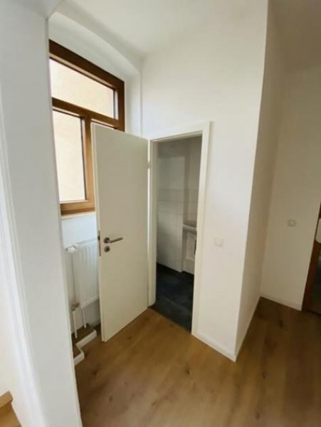 Meerane 2-Zimmer mit Laminat, Wanne, Dusche und sep. WC und in zentraler Lage! Wohnung mieten