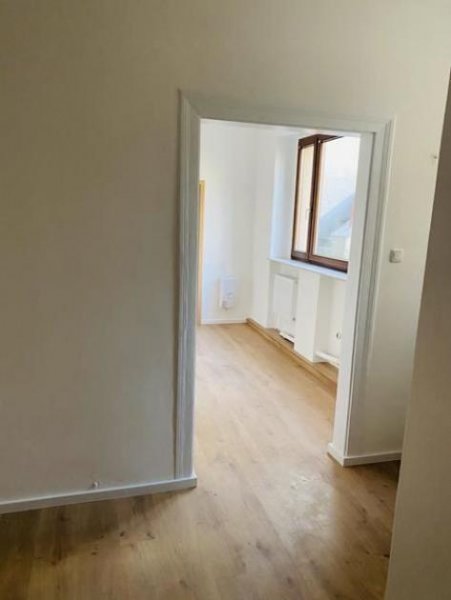 Meerane 2-Zimmer mit Laminat, Wanne, Dusche und sep. WC und in zentraler Lage! Wohnung mieten