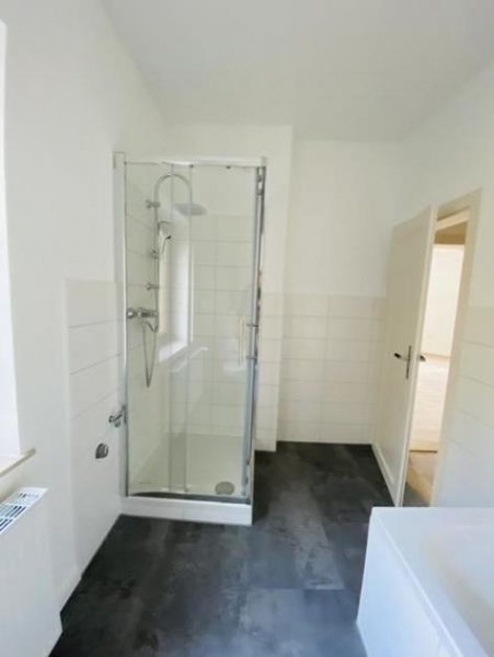 Meerane 2-Zimmer mit neuem Laminat, neuem Bad mit Wanne und Dusche und in zentraler Lage! Wohnung mieten