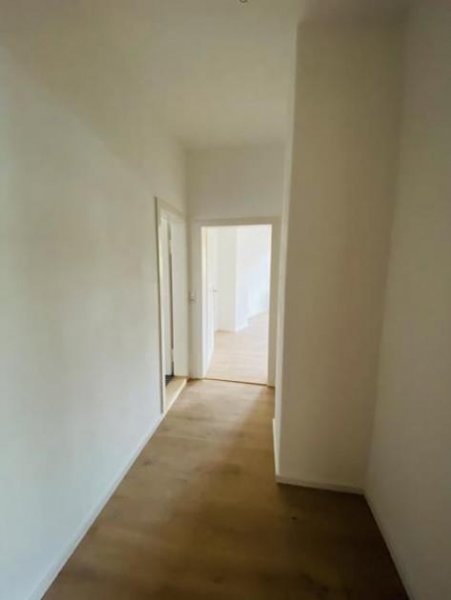 Meerane 2-Zimmer mit neuem Laminat, neuem Bad mit Wanne und Dusche und in zentraler Lage! Wohnung mieten