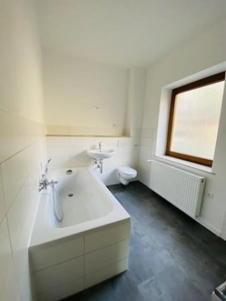 Meerane 2-Zimmer mit neuem Laminat, neuem Bad mit Wanne und Dusche und in zentraler Lage! Wohnung mieten