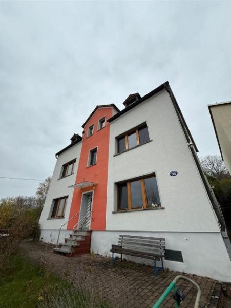 Meerane 3-Zi. mit Laminat, Küchenofen, Terrasse, Kachelofen und offener Küche in zentraler Lage! Wohnung mieten