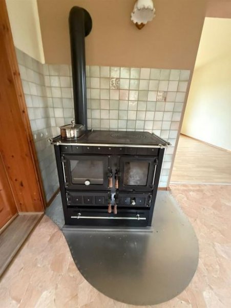Meerane 3-Zi. mit Laminat, Küchenofen, Terrasse, Kachelofen und offener Küche in zentraler Lage! Wohnung mieten