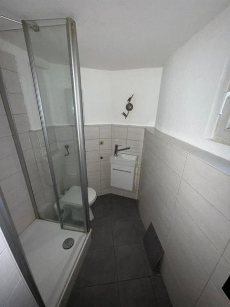 Meerane Eckwanne und Dachterrasse! Gemütliche 3-Zimmer mit Laminat, SP und 2 Bädern in guter Lage! Wohnung mieten