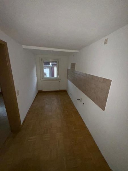 Meerane Eckwanne und Dachterrasse! Gemütliche 3-Zimmer mit Laminat, SP und 2 Bädern in guter Lage! Wohnung mieten
