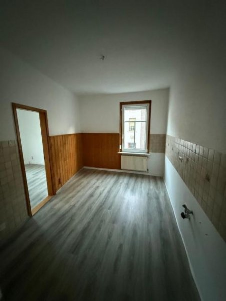 Meerane Gemütliche 3,5-Zimmer mit Laminat, SP, Wanne und Dusche in guter Lage! Wohnung mieten