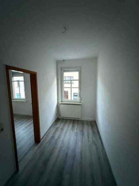 Meerane Gemütliche 3,5-Zimmer mit Laminat, SP, Wanne und Dusche in guter Lage! Wohnung mieten