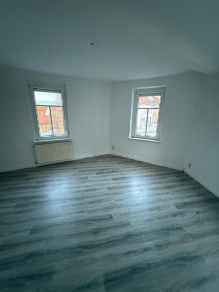 Meerane Gemütliche 3,5-Zimmer mit Laminat, SP, Wanne und Dusche in guter Lage! Wohnung mieten