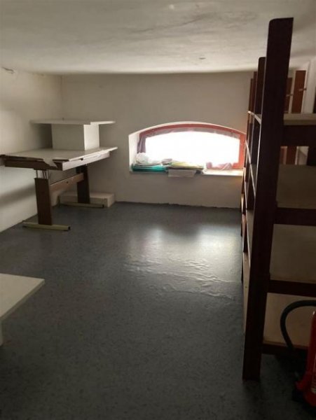 Meerane Gemütlicher Eckladen mit großen Fenstern, WC und Lagerfläche in zentraler Lage!!! Gewerbe mieten