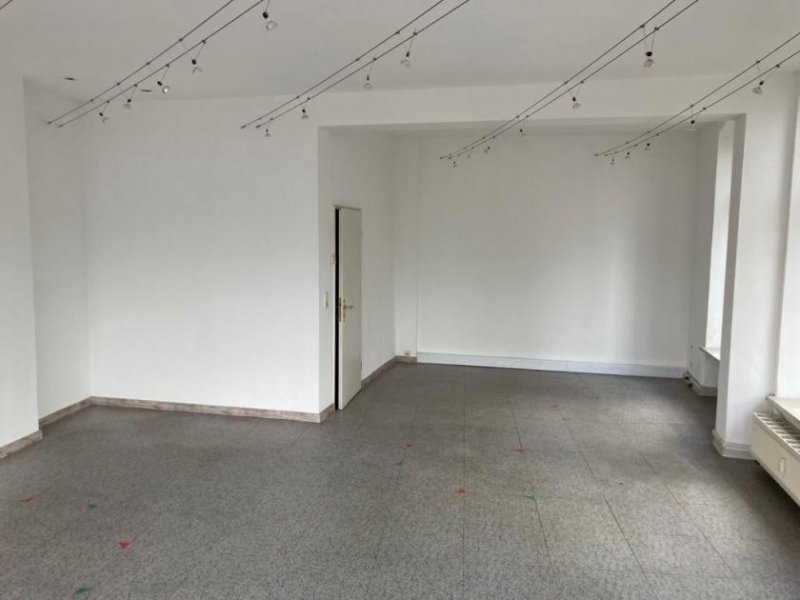 Meerane Gemütlicher Eckladen mit großen Fenstern, WC und Lagerfläche in zentraler Lage!!! Gewerbe mieten