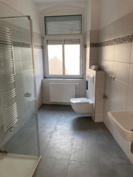 Meerane Großzügige 3-Zimmer mit Parkett, und offener Küche in zentraler Lage! EBK mgl. Wohnung mieten