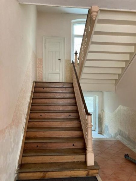 Meerane Großzügige 3-Zimmer mit Parkett, und offener Küche in zentraler Lage! EBK mgl. Wohnung mieten