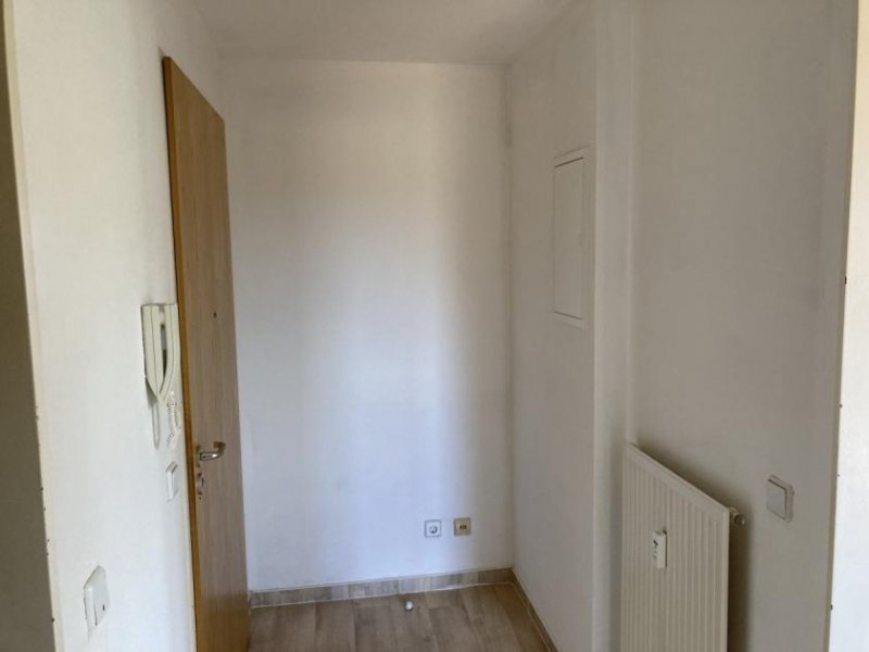 Werdau Ab 1.11.! Wohnen im Grünen - 2-Zimmer-Maisonette mit Loggia und Garage! Wohnung mieten