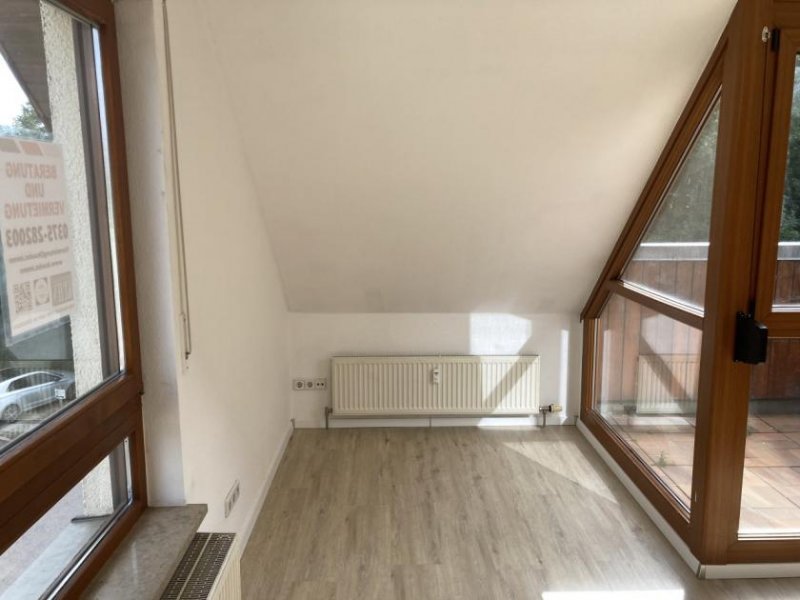 Werdau Ab 1.11.! Wohnen im Grünen - 2-Zimmer-Maisonette mit Loggia und Garage! Wohnung mieten