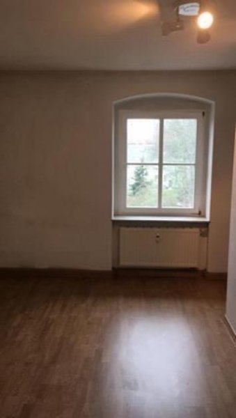 Werdau Gemütliche DG 2-Zimmer mit Aufzug und Stellplatz in Villa am Park! Wohnung mieten