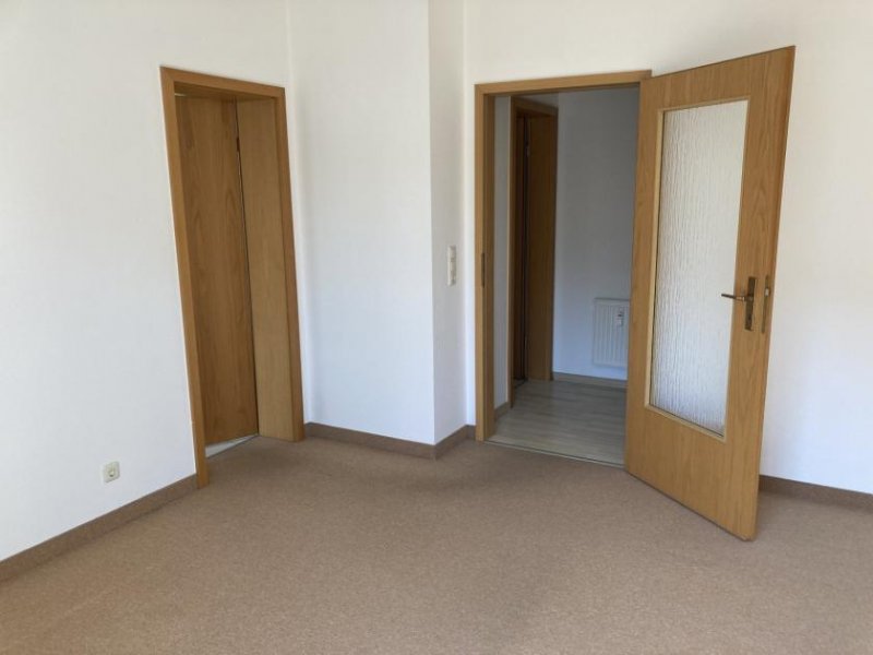 Fraureuth ab 01.07.26! Fraureuth, schöne 2-Zimmer Erdgeschosswohnung mit Balkon, Stellplatz optional Wohnung mieten