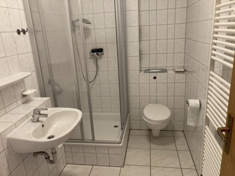 Fraureuth ab 01.07.26! Fraureuth, schöne 2-Zimmer Erdgeschosswohnung mit Balkon, Stellplatz optional Wohnung mieten