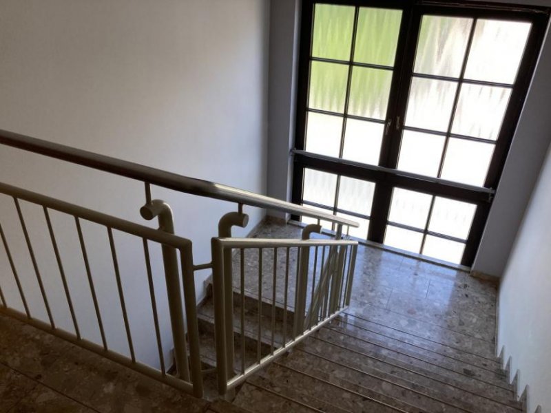 Fraureuth Erstbezug! Fraureuth; Schöne frisch renovierte 3-Zimmer Dachgeschosswohnung mit Balkon! Wohnung mieten