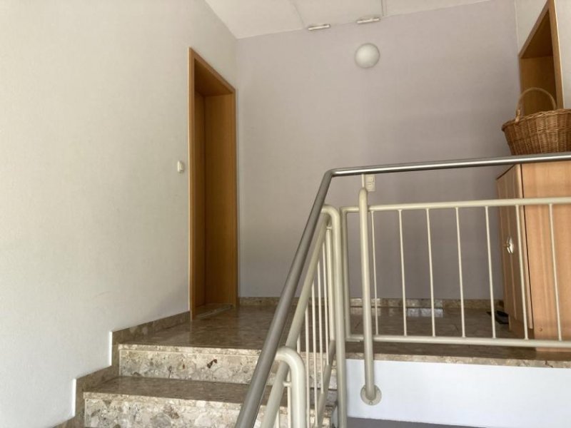 Fraureuth Erstbezug! Fraureuth; Schöne frisch renovierte 3-Zimmer Dachgeschosswohnung mit Balkon! Wohnung mieten