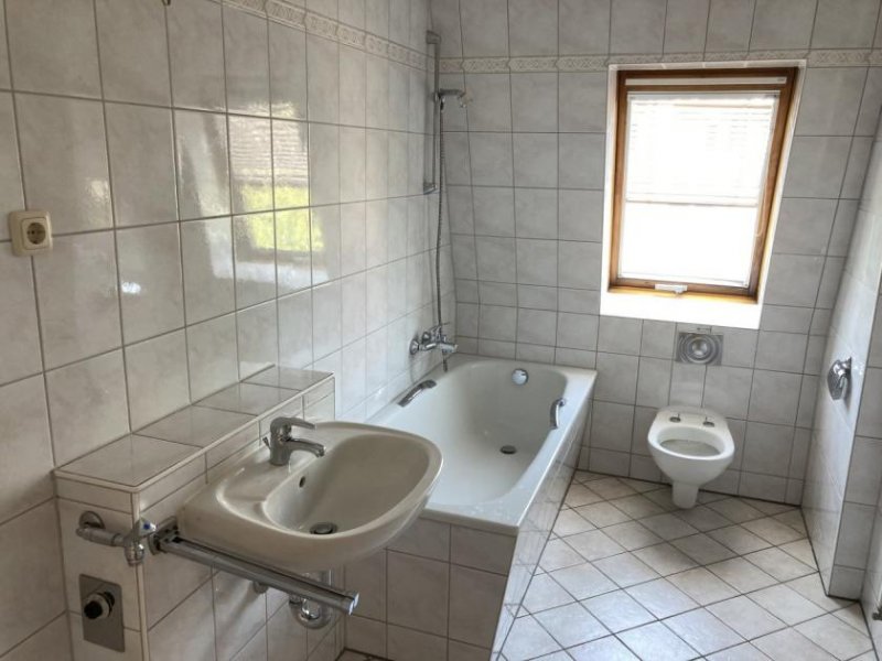 Fraureuth Fraureuth, schöne 3-Zimmer Dachgeschoßwohnung mit Balkon, Stellplatz optional Wohnung mieten