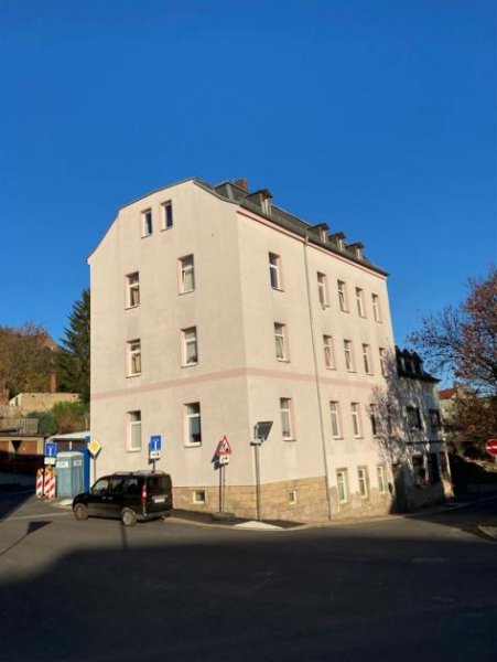 Reichenbach im Vogtland Großzügige 3-Zimmer mit EBK, großen Balkon und Laminat in zentraler Lage! Wohnung mieten