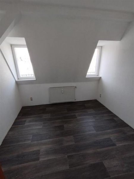 Reichenbach im Vogtland Großzügige 3-Zimmer mit EBK, großen Balkon und Laminat in zentraler Lage! Wohnung mieten