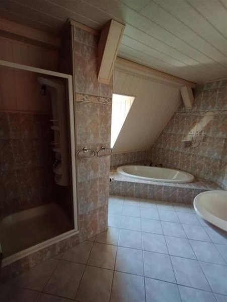 Reichenbach im Vogtland Großzügige 3-Zimmer mit EBK, großen Balkon und Laminat in zentraler Lage! Wohnung mieten