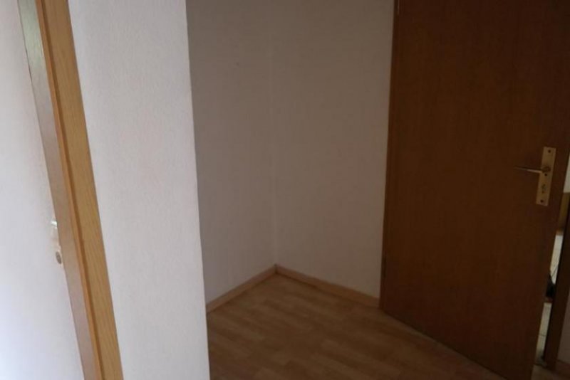 Reichenbach im Vogtland * Günstige 1-Zimmer mit Einbauküche, Laminat und Dusche * Wohnung mieten