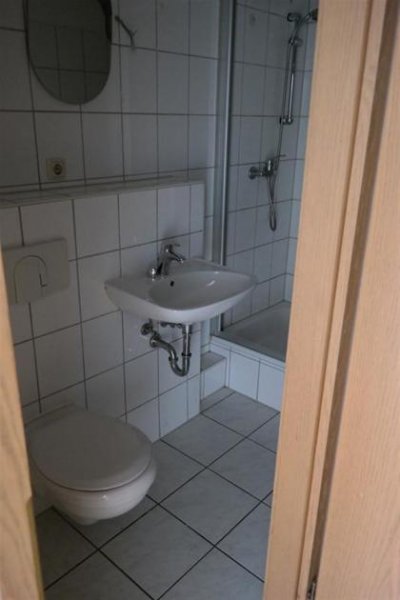 Reichenbach im Vogtland * Günstige 1-Zimmer mit Einbauküche, Laminat und Dusche * Wohnung mieten