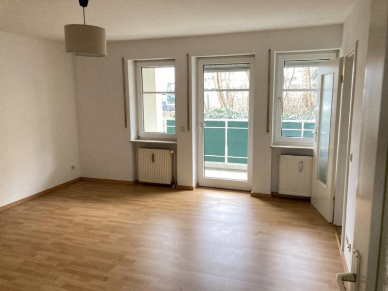 Plauen Schöne 1,5-Raum-Whg. mit Fahrstuhl, Balkon u. TG-Stpl. in zentrumsnaher Lage! Wohnung mieten