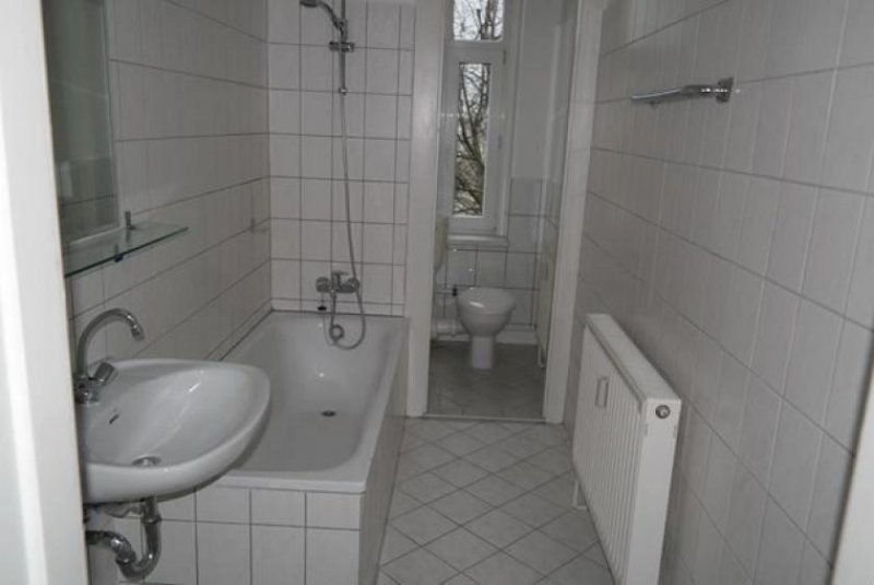 Chemnitz Großzügige 2-Zimmer mit Laminat, Wanne und Balkon in zentraler Lage! EBK mgl. Wohnung mieten