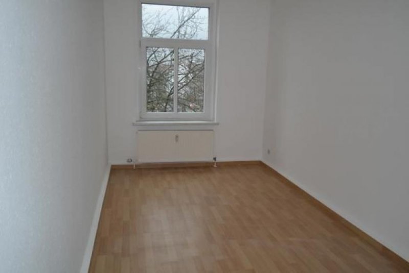 Chemnitz Großzügige 2-Zimmer mit Laminat, Wanne und Balkon in zentraler Lage! EBK mgl. Wohnung mieten