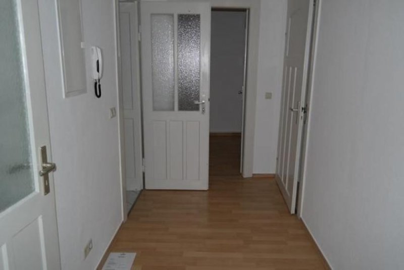Chemnitz Großzügige 2-Zimmer mit Laminat, Wanne und Balkon in zentraler Lage! EBK mgl. Wohnung mieten