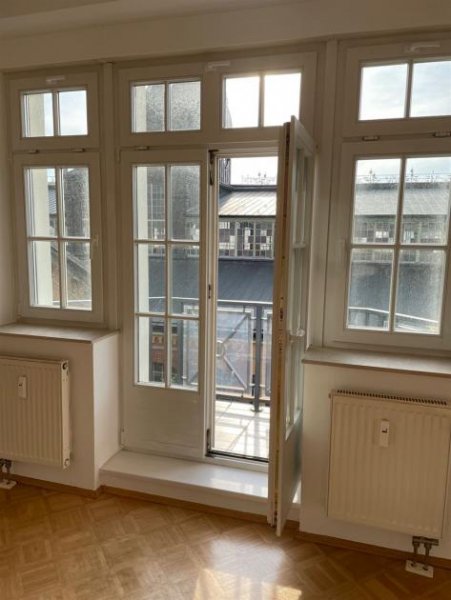 Chemnitz Großzügige 3-Zimmer mit Balkon, Wannenbad, Parkett, Aufzug und SP mgl. im Zentrum! Wohnung mieten