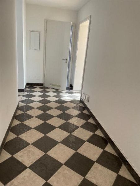 Chemnitz Großzügige 3-Zimmer mit Balkon, Wannenbad, Parkett, Aufzug und SP mgl. im Zentrum! Wohnung mieten