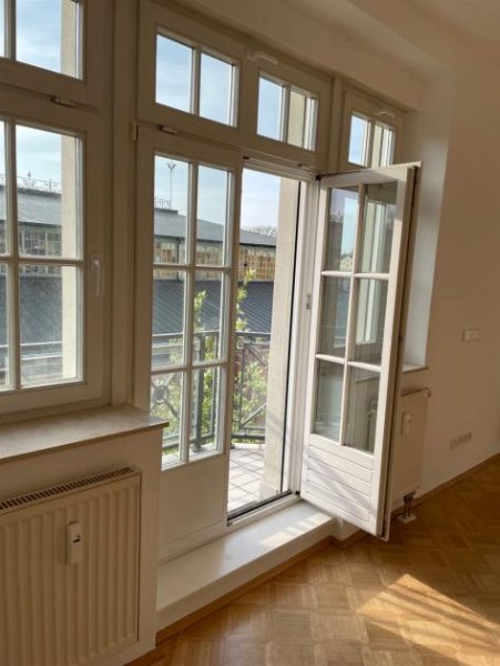 Chemnitz Großzügige 3-Zimmer mit Balkon, Wannenbad, Parkett, Aufzug und SP mgl. im Zentrum! Wohnung mieten