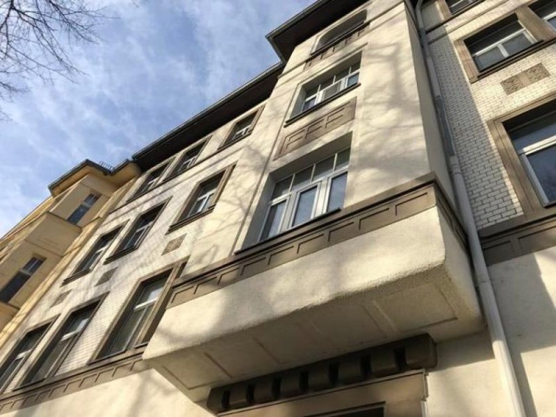 Chemnitz Großzügige 3-Zimmer mit Laminat, Wanne und Balkon in zentraler Lage! EBK mgl. Wohnung mieten