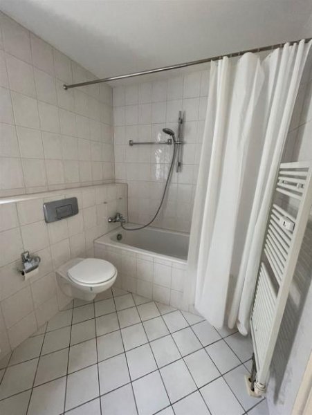 Chemnitz Großzügige 3-Zimmer mit Balkon, Wannenbad, Parkett, Aufzug und SP mgl. im Zentrum! Wohnung mieten