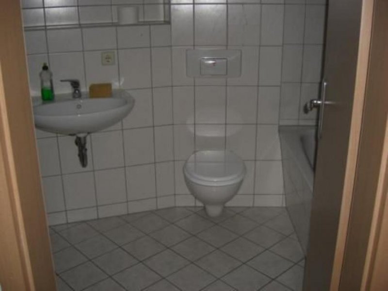 Chemnitz Großzügige Hinterhaus 2-Zimmer mit Laminat, EBK und Wannenbad in uninaher Lage! Wohnung mieten