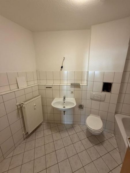 Chemnitz Großzügige Hinterhaus 2-Zimmer mit Laminat, EBK und Wannenbad in uninaher Lage! Wohnung mieten