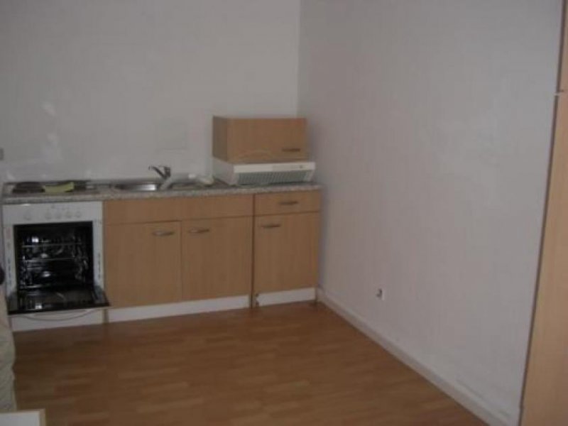 Chemnitz Großzügige Hinterhaus 2-Zimmer mit Laminat, EBK und Wannenbad in uninaher Lage! Wohnung mieten